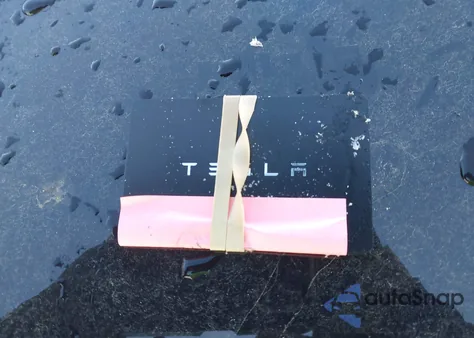 2026 Tesla Model Y Long Range Launch Series/Premium All-Wheel Drive z USA, uszkodzony, nr VIN 7SAYGDEE3TA463931